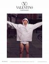Blanco descend dans les rues de Londres pour la campagne automne 22 de Valentino